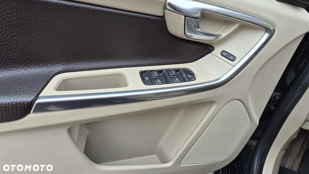 Volvo XC 60 D3 R-Design - 12