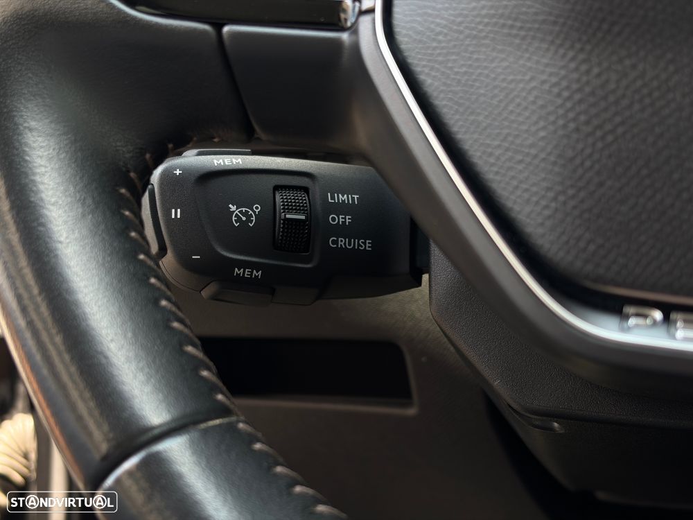 Peugeot 5008 1.2 PureTech Allure Pack EAT8 - 26