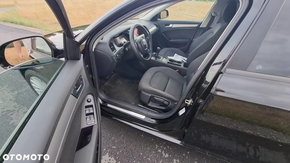 Audi A4 Avant 2.0 TDI DPF Ambiente - 12