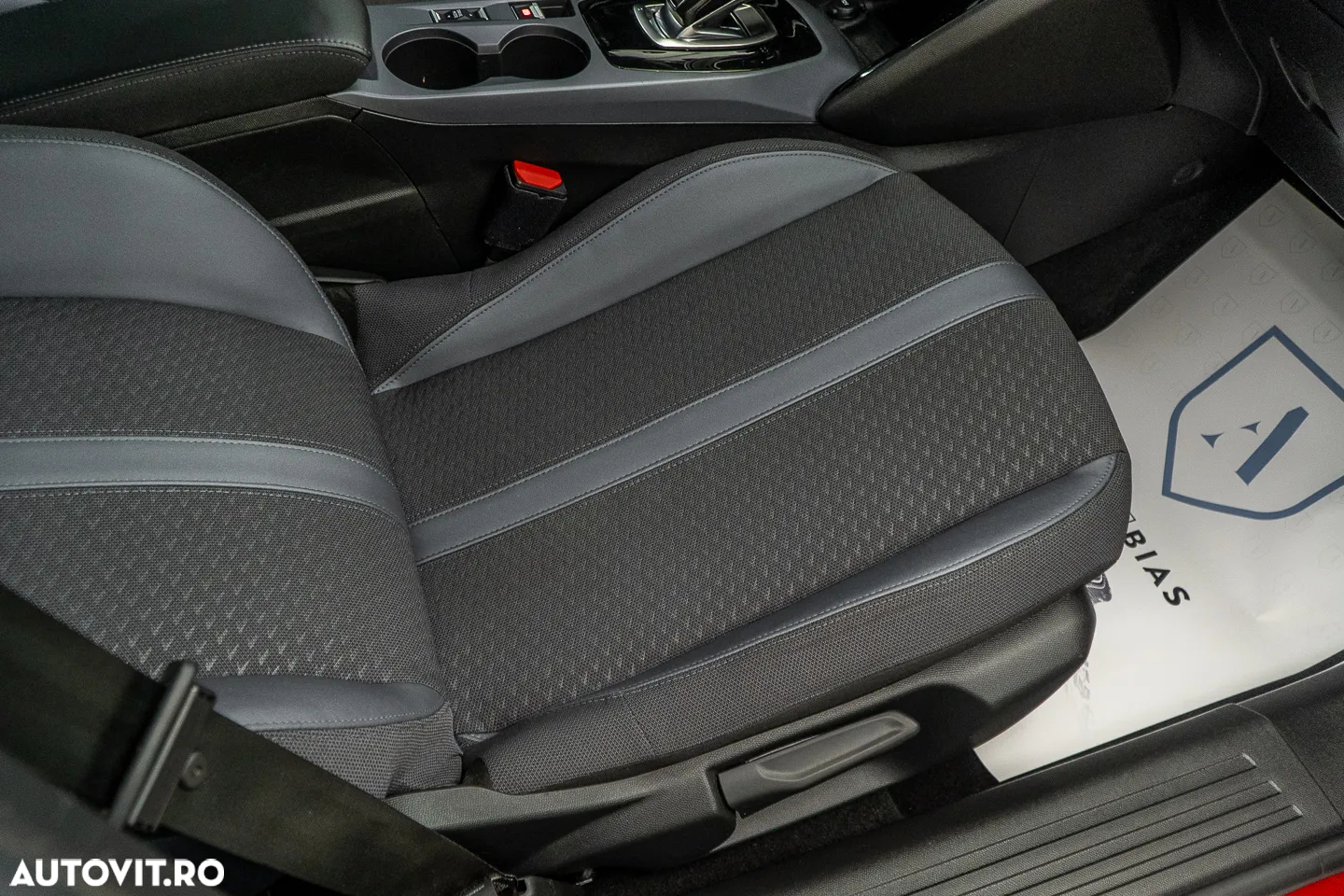 Peugeot 2008 BlueHDi 130 EAT8 Allure Pack - 40