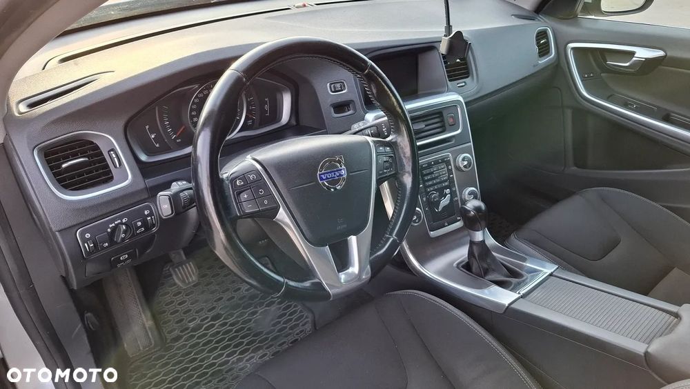 Volvo V60 D2 Momentum - 10