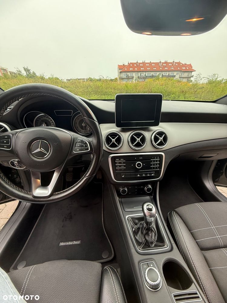 Mercedes-Benz CLA 180 Urban - 10