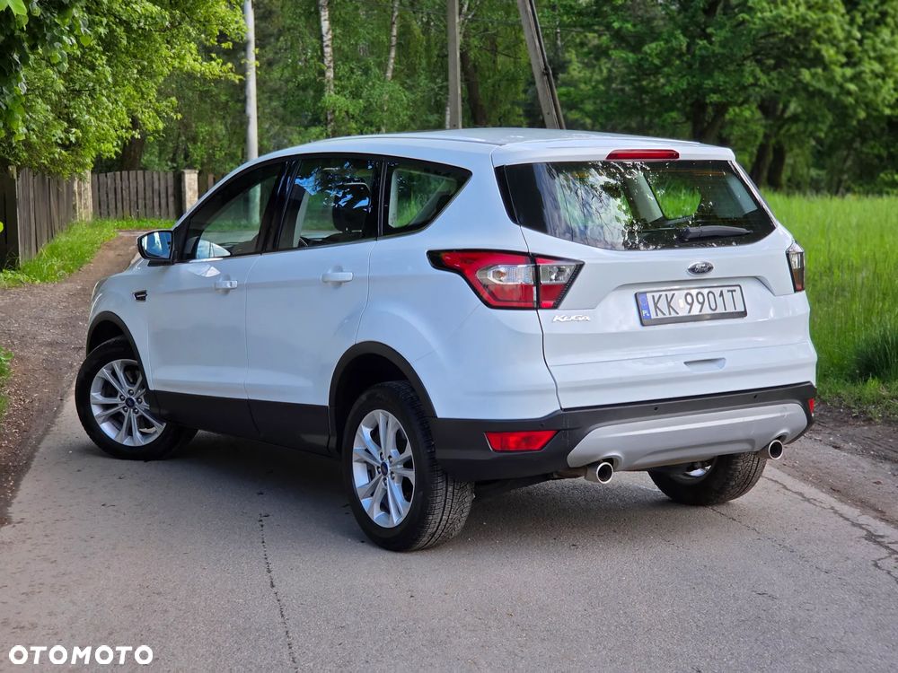 Ford Kuga 2.0 TDCi 2x4 Titanium - 4