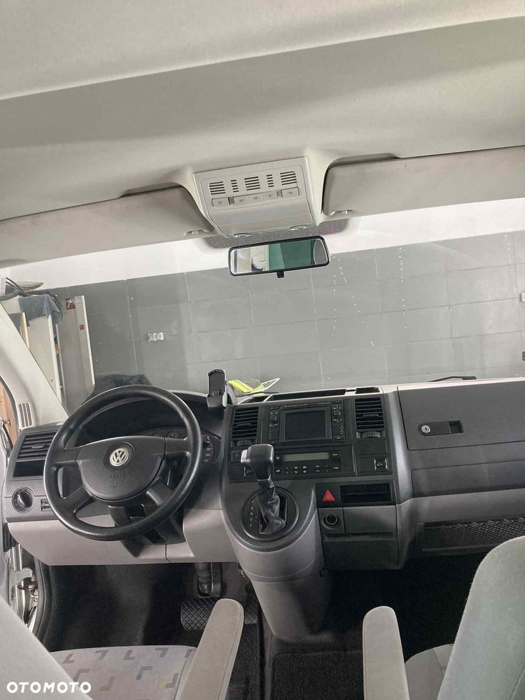 Volkswagen Caravelle - 9