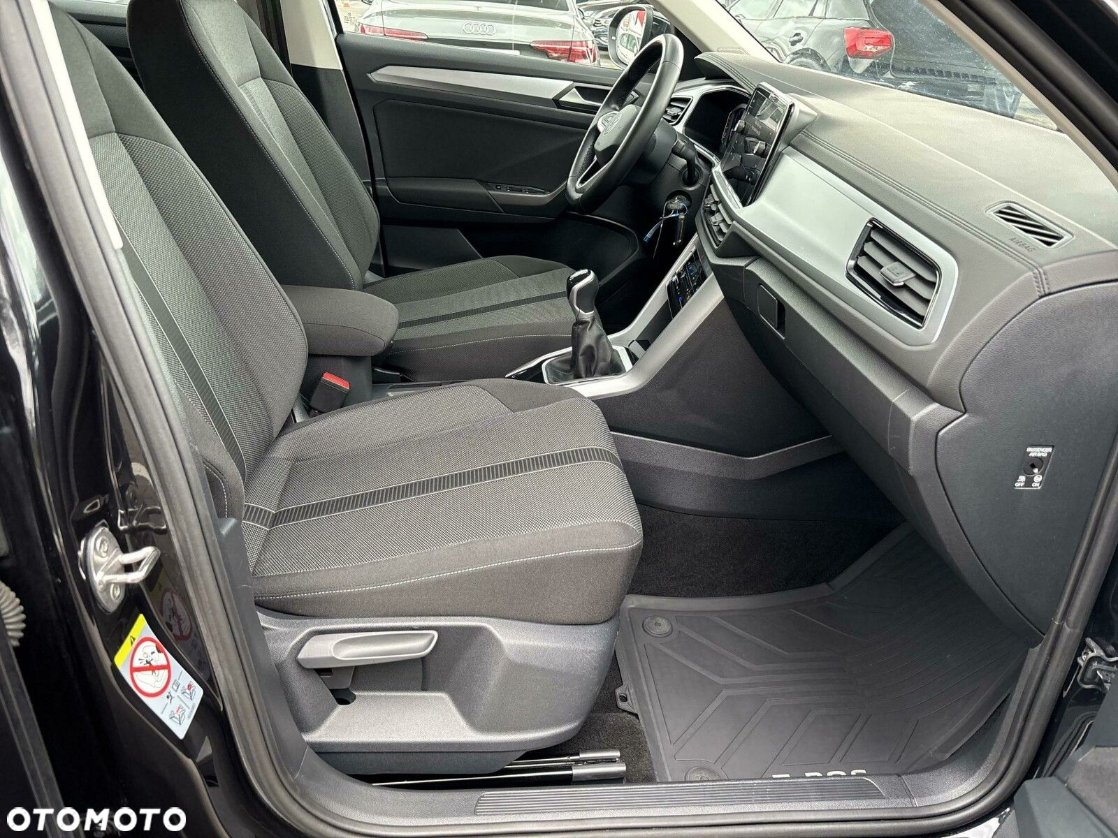 Volkswagen T-Roc - 13