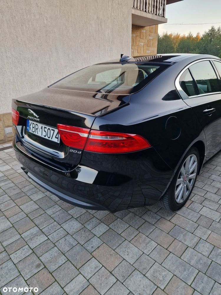 Jaguar XE - 4