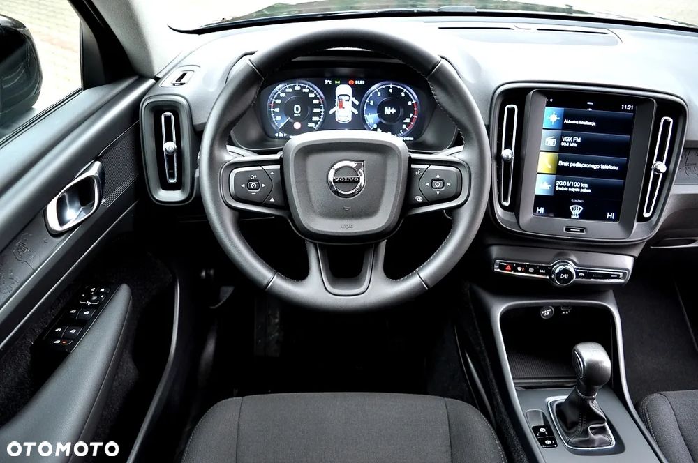 Volvo XC 40 T2 Momentum Pro - 25