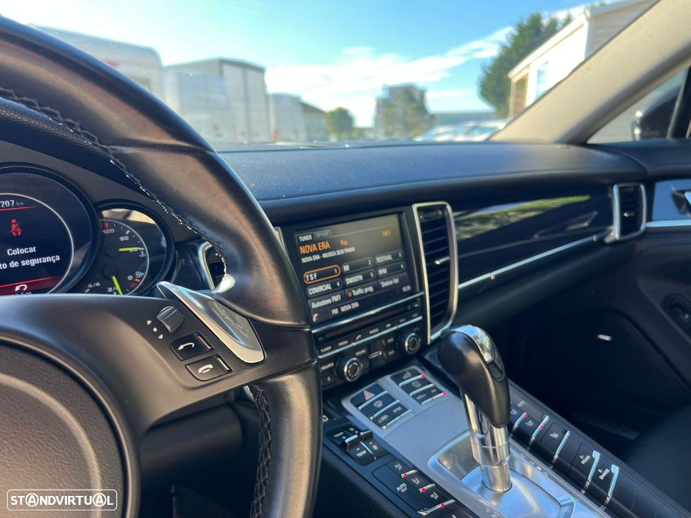 Porsche Panamera - 36