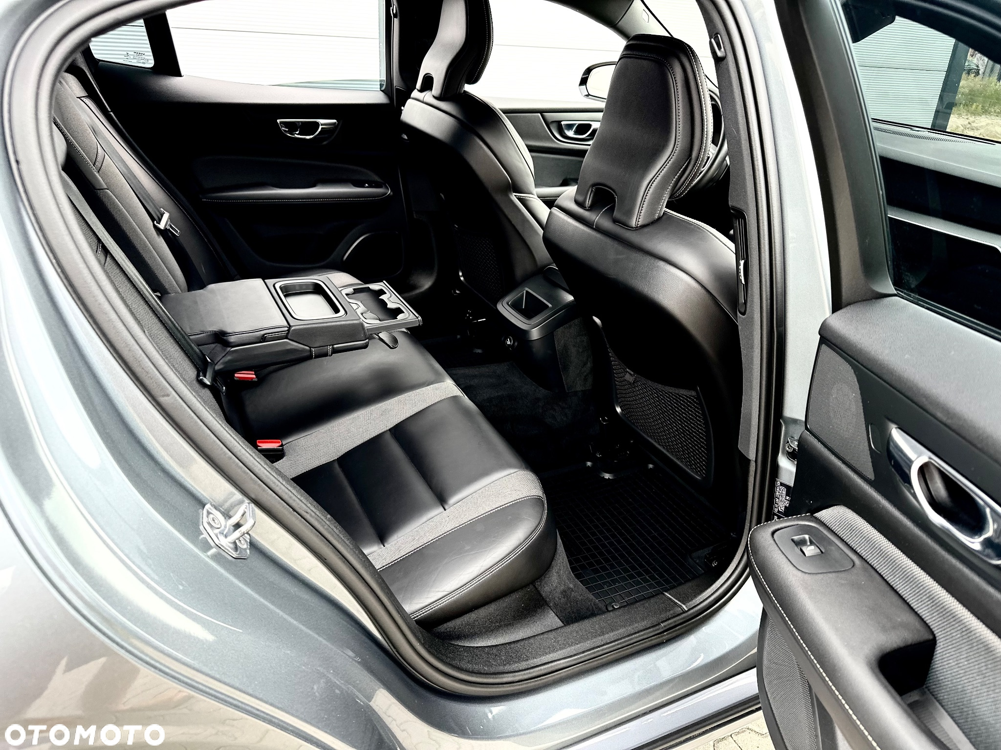 Volvo S60 T5 R-Design - 31