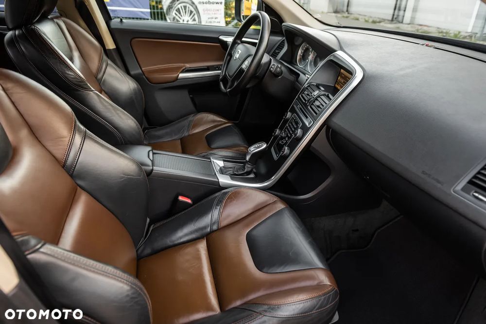 Volvo XC 60 2.4D AWD Momentum - 31