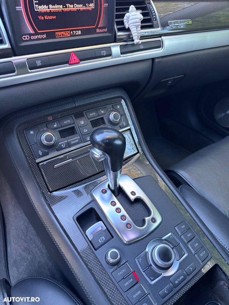 Audi S8 - 8
