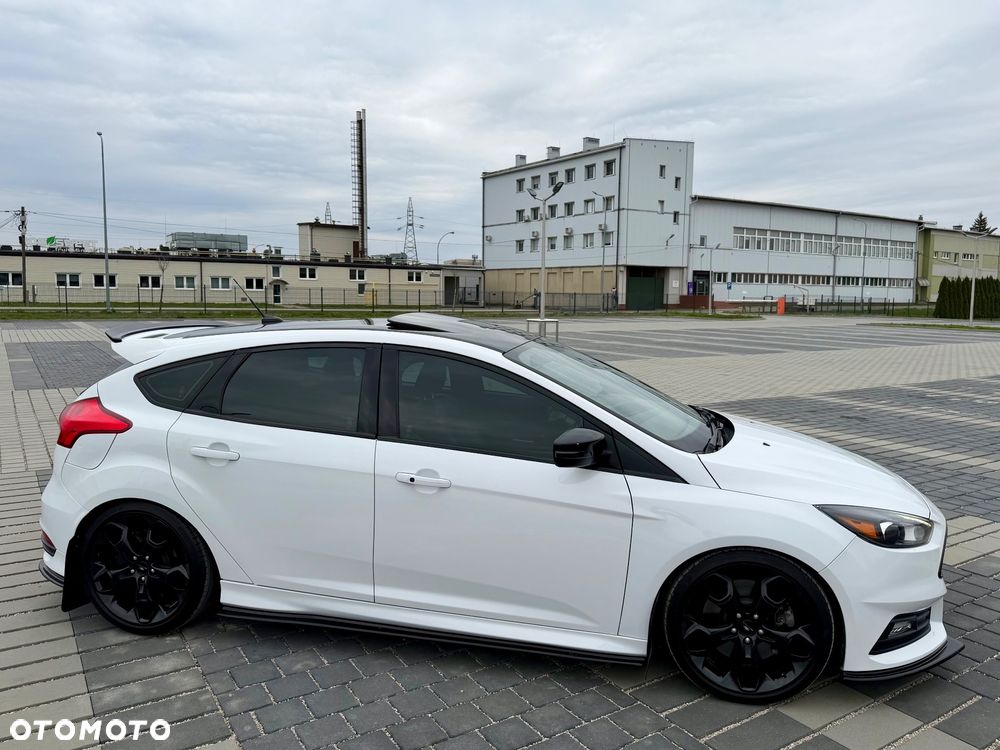 Ford Focus 2.0 EcoBoost ST mit Leder-Sport-Paket - 2