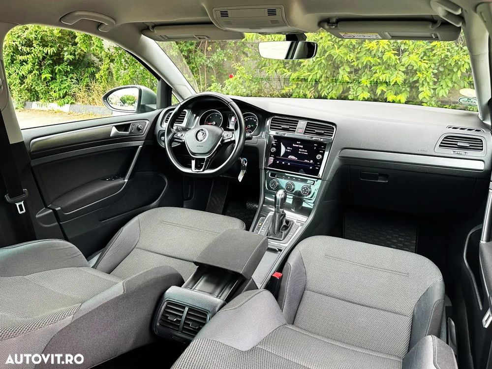 Volkswagen Golf - 8