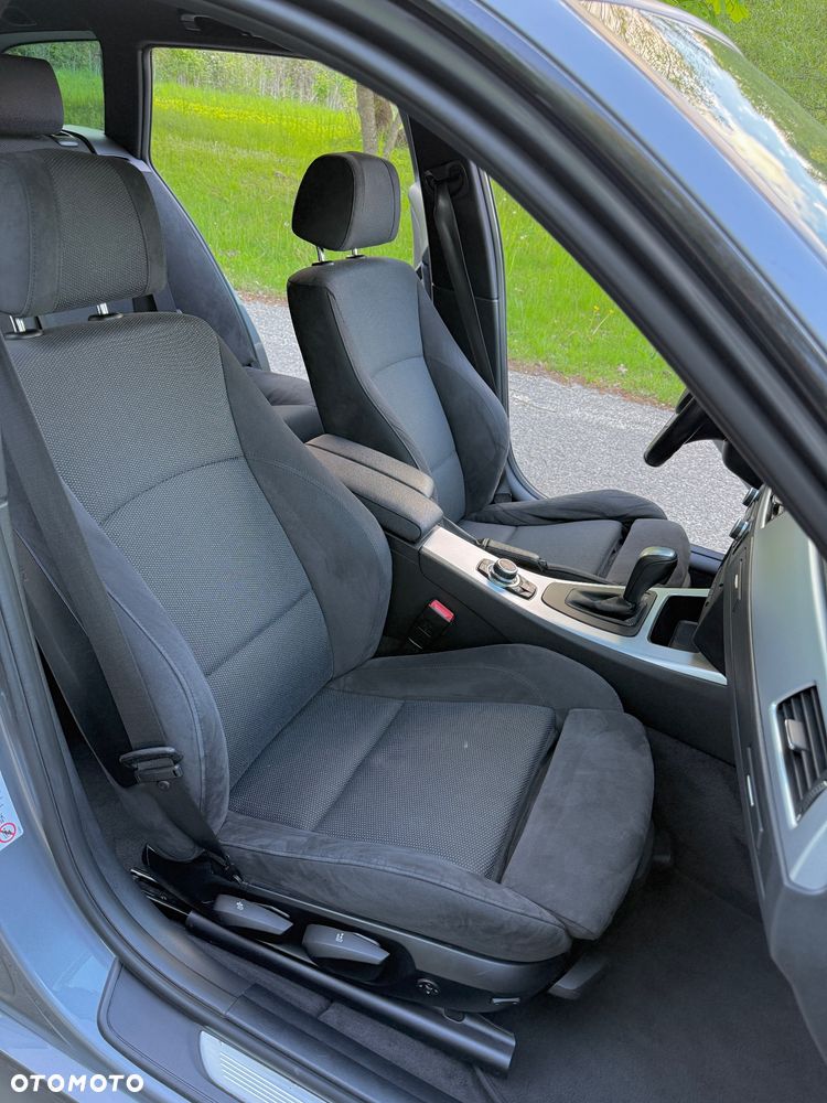 BMW Seria 3 320d xDrive DPF Edition Sport - 24