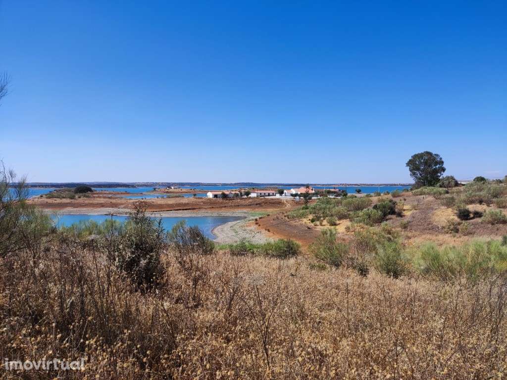 Terreno com possibilidade de construção até 720 M2, com ligação à á... - Grande imagem: 3/4