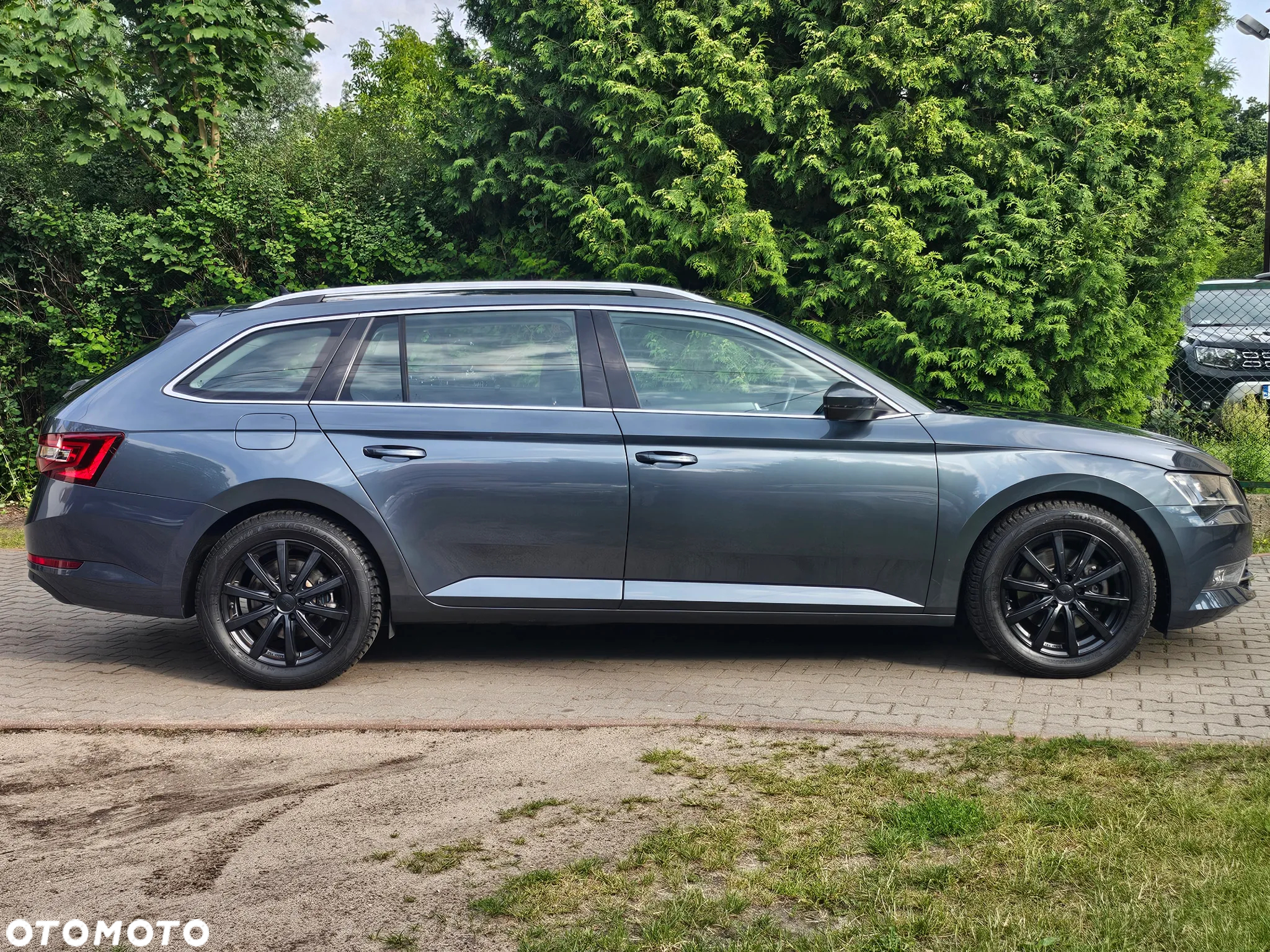 Skoda Superb 2.0 TDI DSG Premium Edition - 8