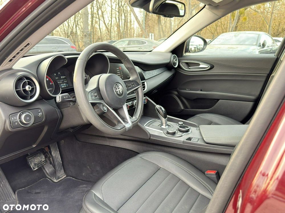 Alfa Romeo Giulia - 11