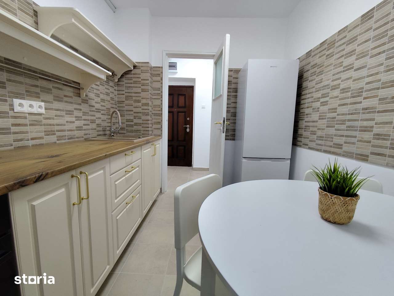 Prima închiriere! Direct proprietar Ap. 2 camere complet renovat Titan — fotografia 1