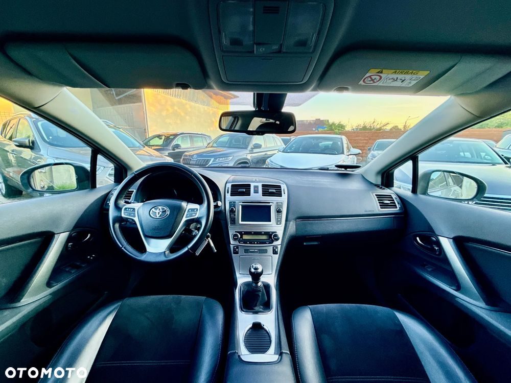 Toyota Avensis 2.0 Executive - 26