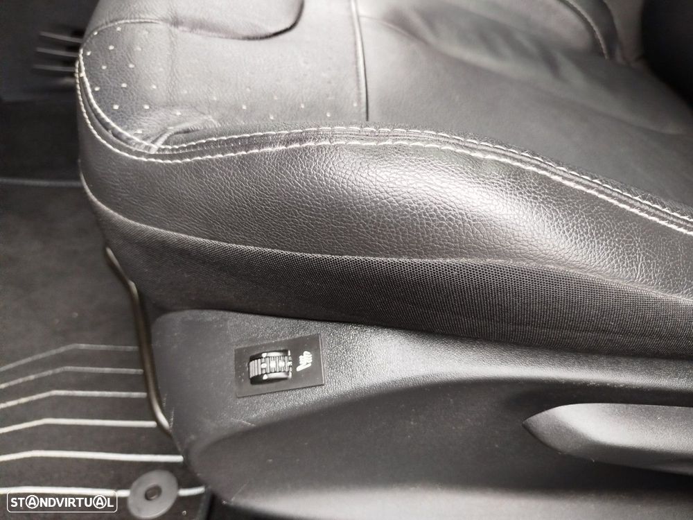 Peugeot 2008 1.2 PureTech Allure EAT6 - 25