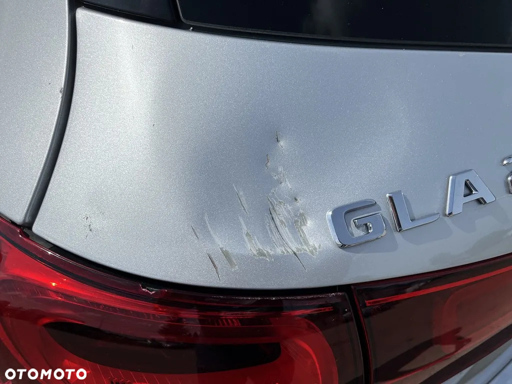 Mercedes-Benz GLA - 12