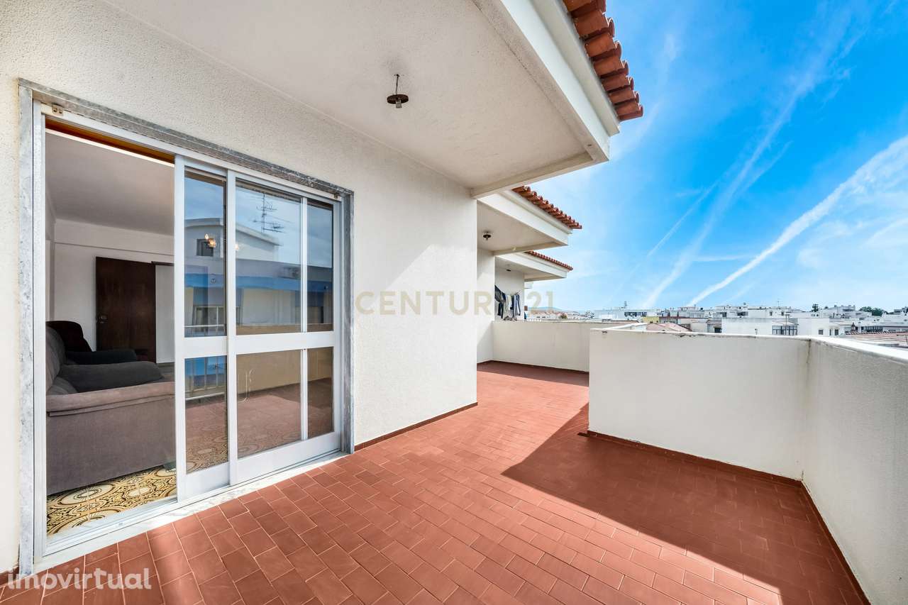 T3 em Quarteira com terraço amplo e lugar de garagem - Grande imagem: 2/39