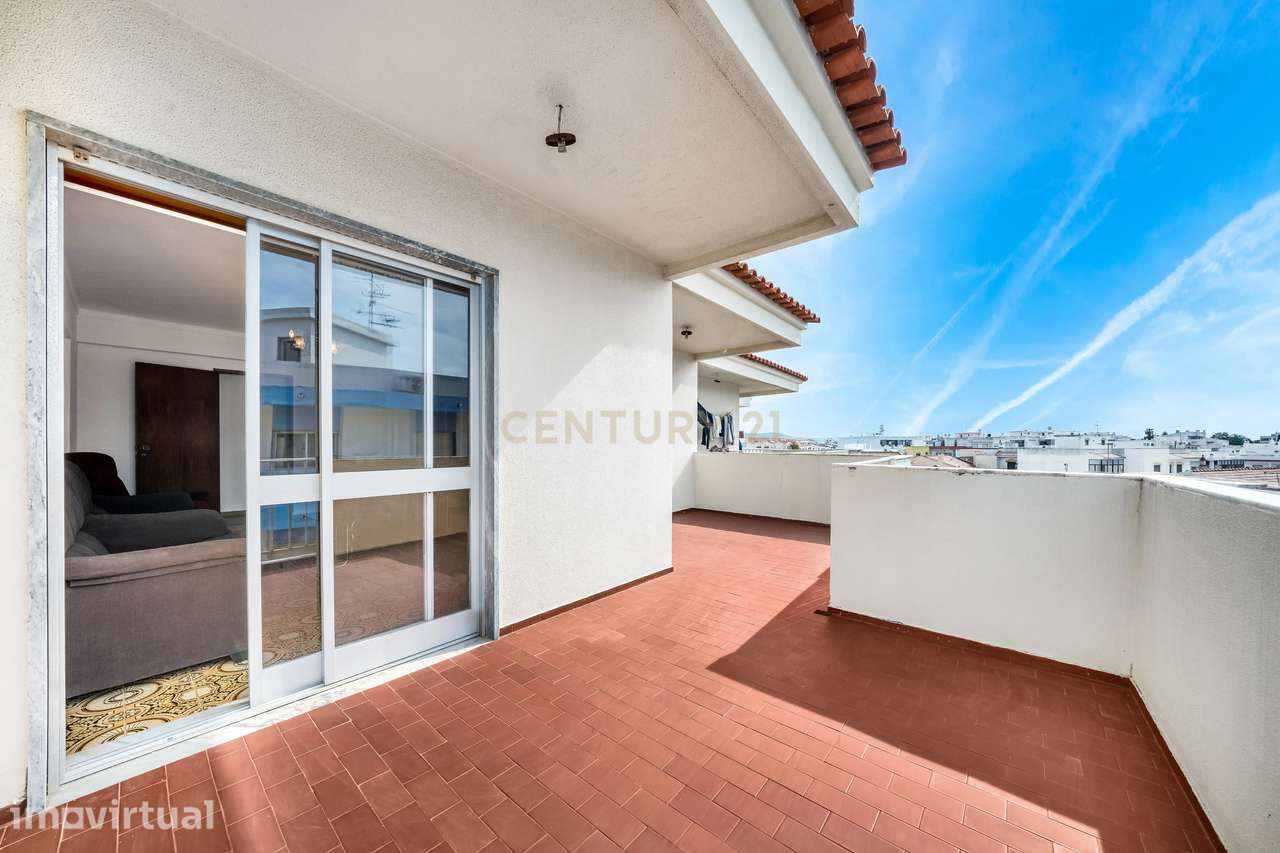 T3 em Quarteira com terraço amplo e lugar de garagem - Grande imagem: 2/39