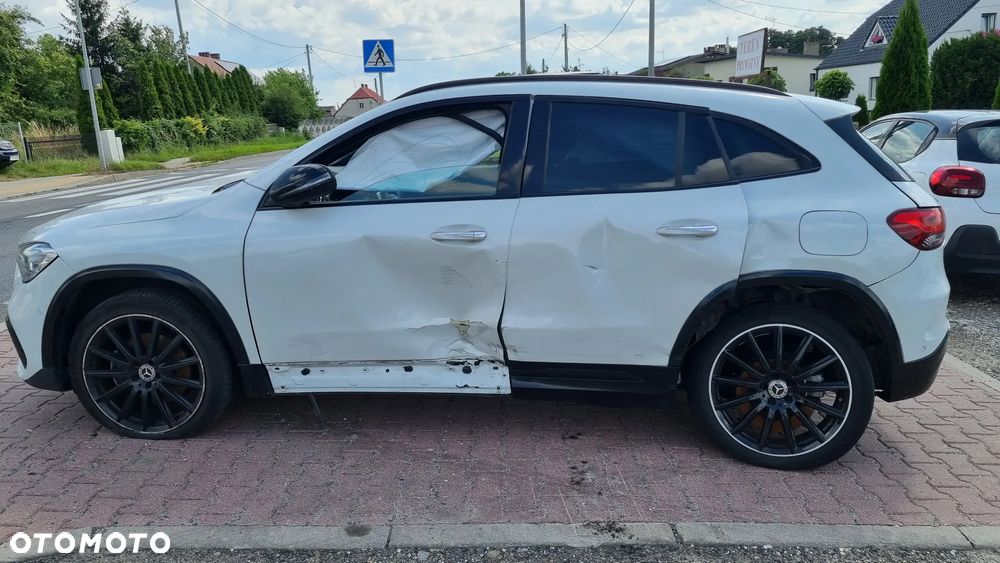 Mercedes-Benz GLA 250 e 8G-DCT AMG Line - 10