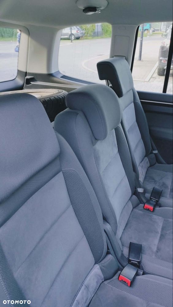 Volkswagen Touran - 4