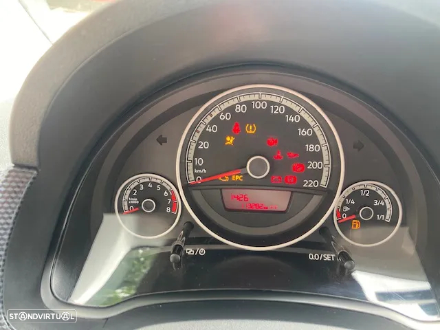 VW Up! 1.0 High - 10