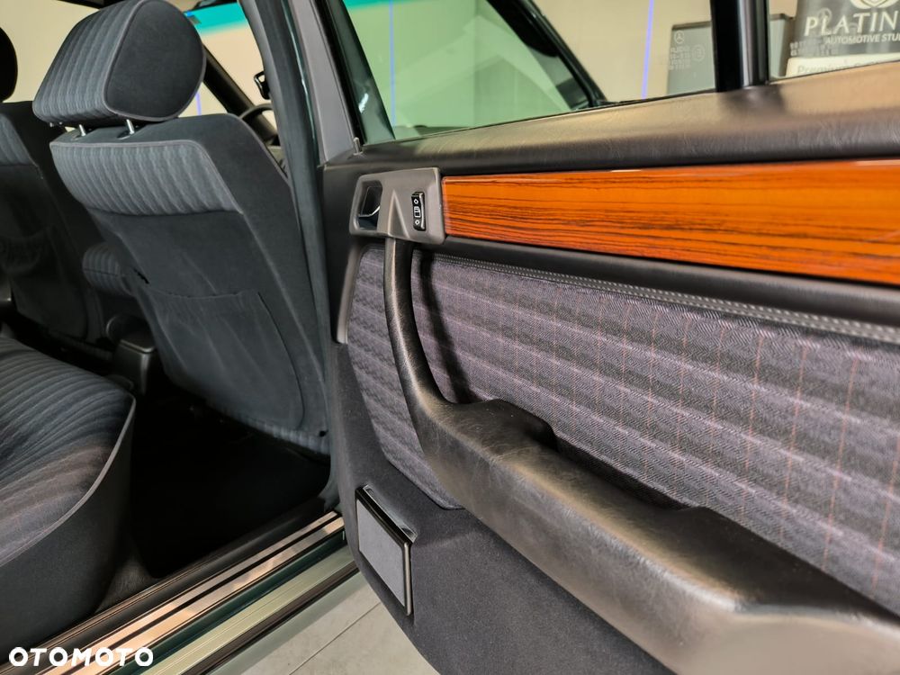 Mercedes-Benz W124 (1984-1993) - 12
