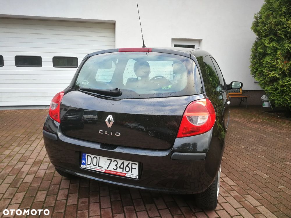 Renault Clio 1.2 16V 75 Expression - 12