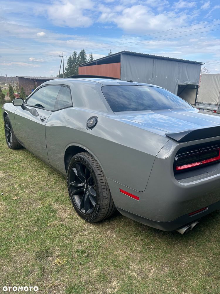 Dodge Challenger - 5