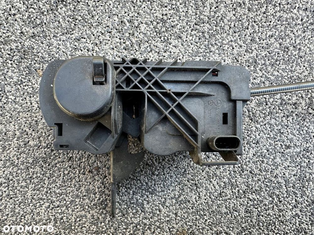 ZAMEK MASKI MERCEDES W207 A2468700558 - 1