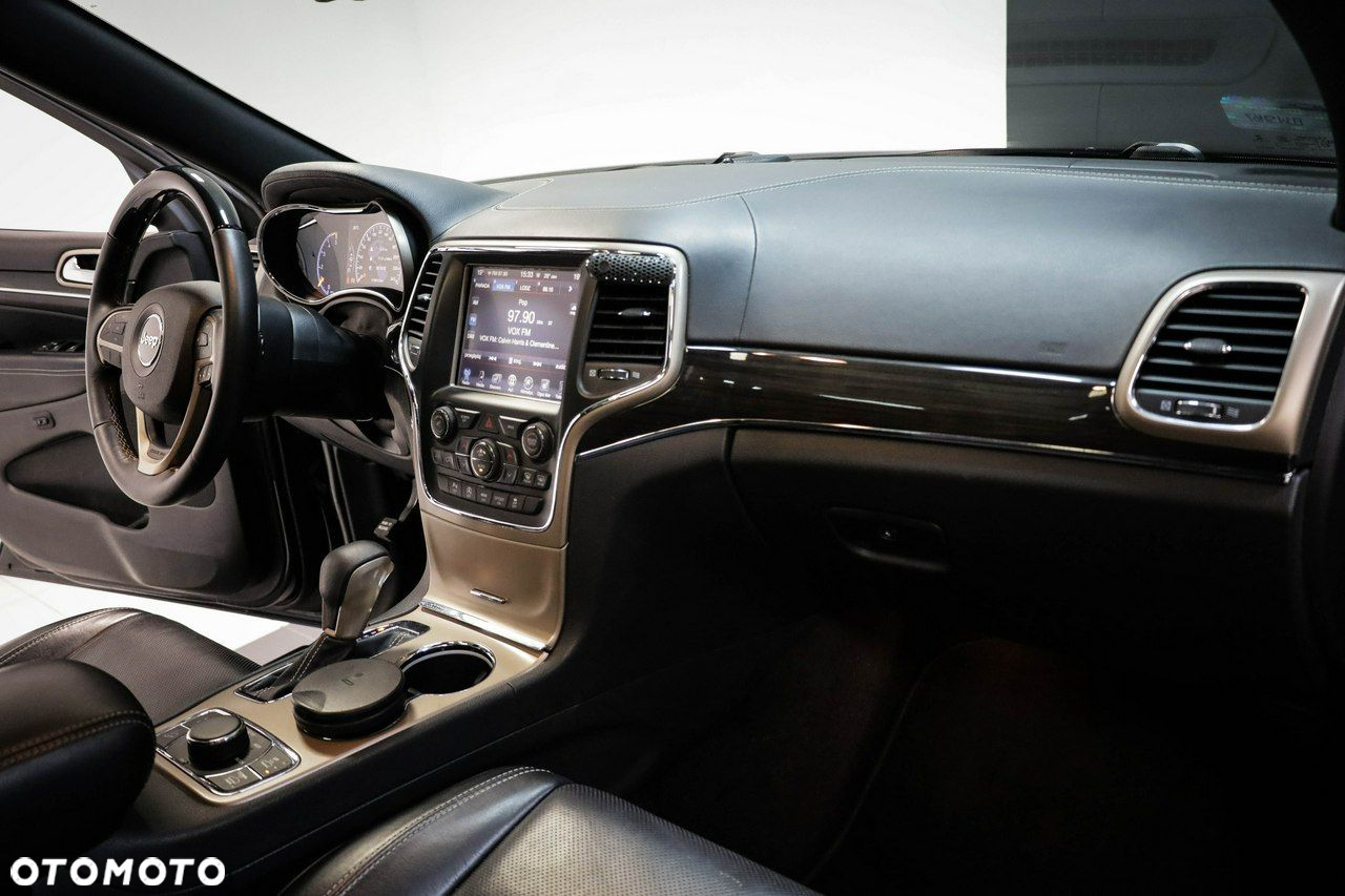 Jeep Grand Cherokee - 22