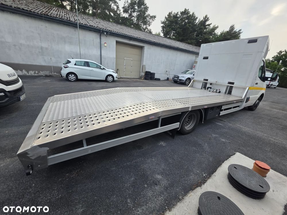 Mercedes-Benz Sprinter - 13