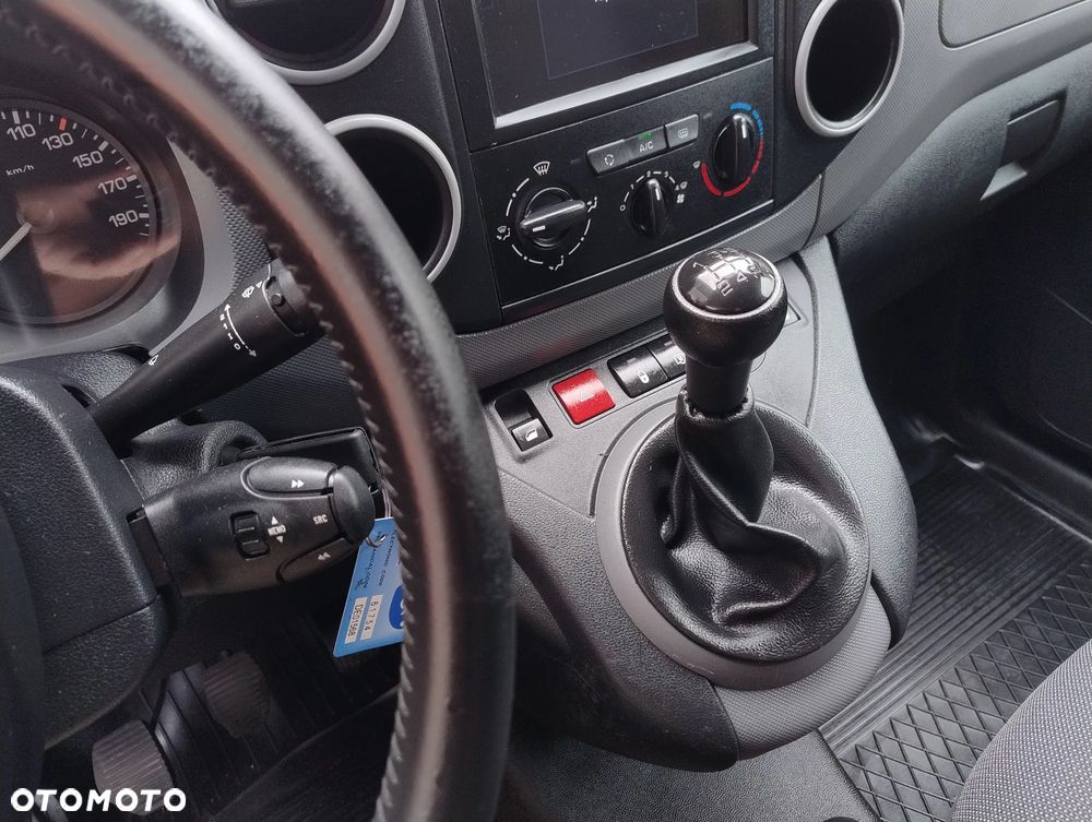 Peugeot PARTNER PO LIFT 1.6 HDI (90KM) 5-BIEGÓW KLIMA TEMPOMAT TABLET STAN IDEALNY FULL OPCJA BEZWYPADKOWY SERWIS KM NIE MA RDZY ! ! ! - 17