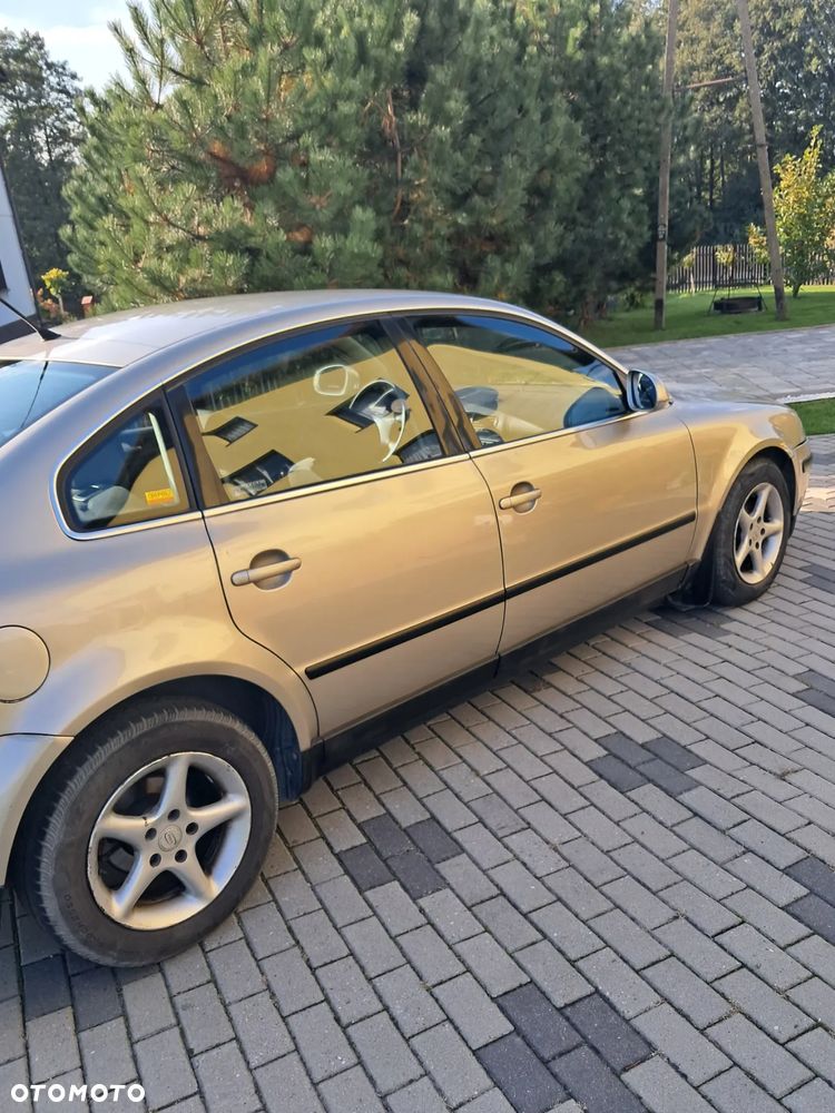 Volkswagen Passat 1.9 TDI Comfortline - 2