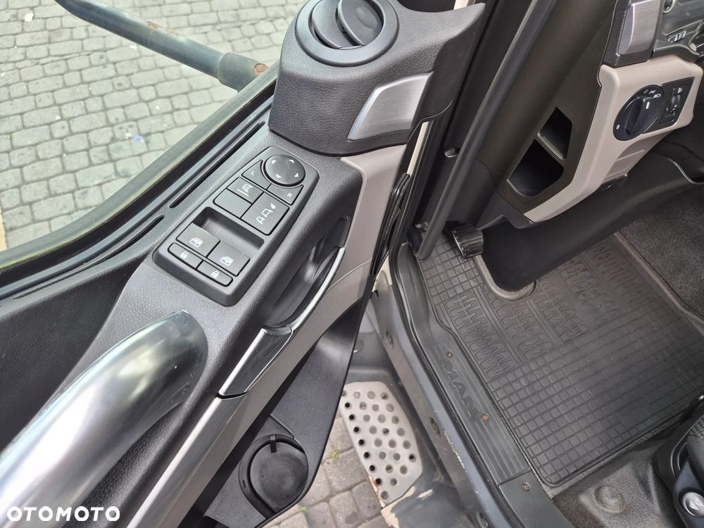 MAN TGL 12.250 3 osobowy MANUAL oryginał 6.2m HAK AUTOMAT KLIMA 12000kg ESP EURO 6 / TOP STAN / okazja nauka jazdy MOŻLIWOŚĆ DOSTOSOWANIA elka - 10