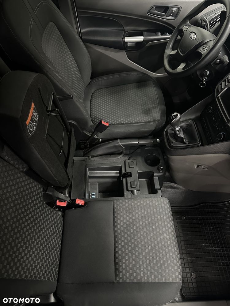 Ford Transit Connect - 21