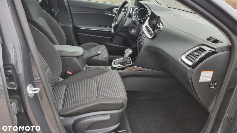 Kia Ceed 1.6 CRDi Eco-Dynamics+ (48V Mild-Hybrid) DCT7 GT Line - 32