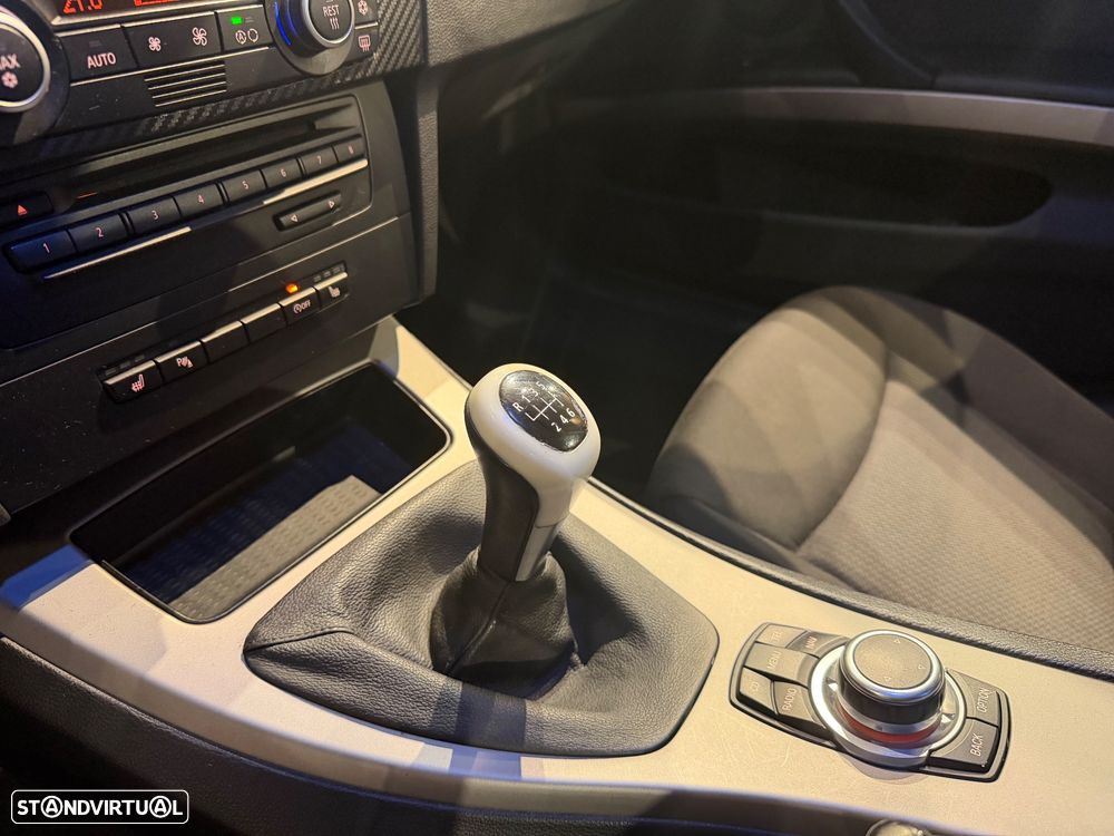 BMW 320 d Navigation Sport - 24