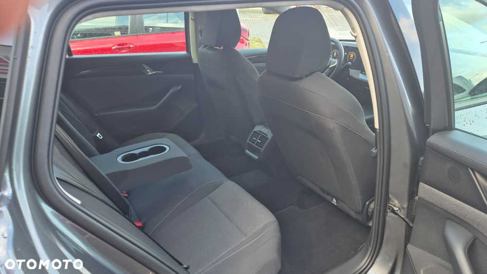 Volkswagen Passat - 8