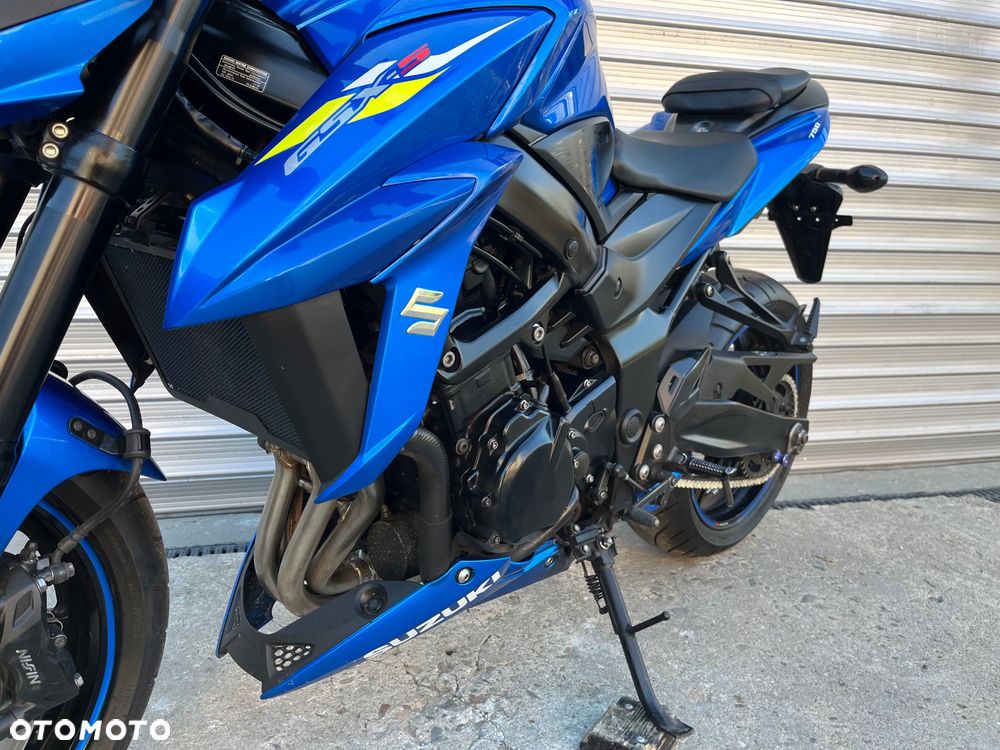 Suzuki GSX - 30