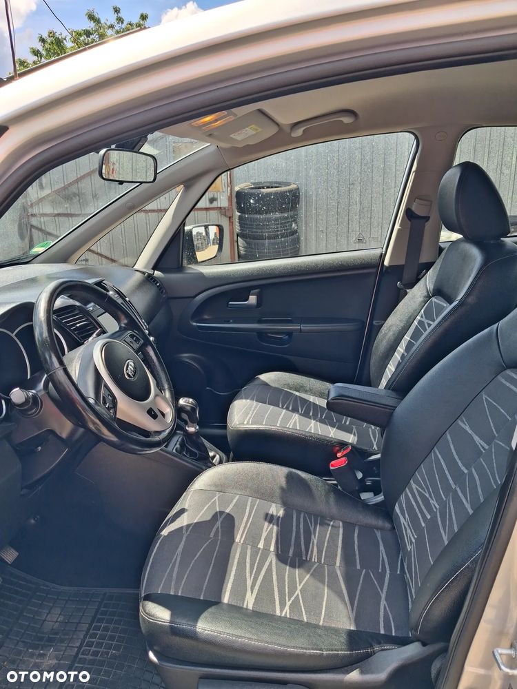 Kia Venga - 13