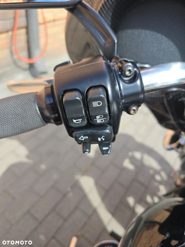 Harley-Davidson Touring Street Glide - 16