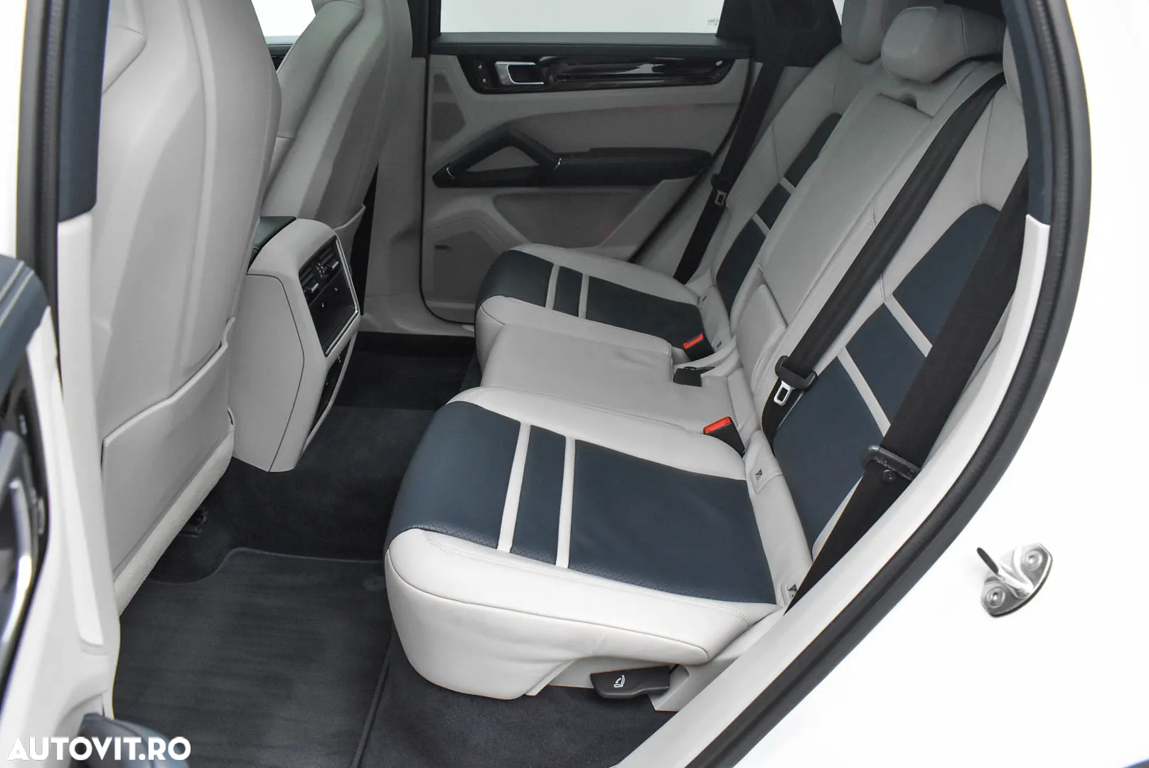 Porsche Cayenne Coupe Standard - 11