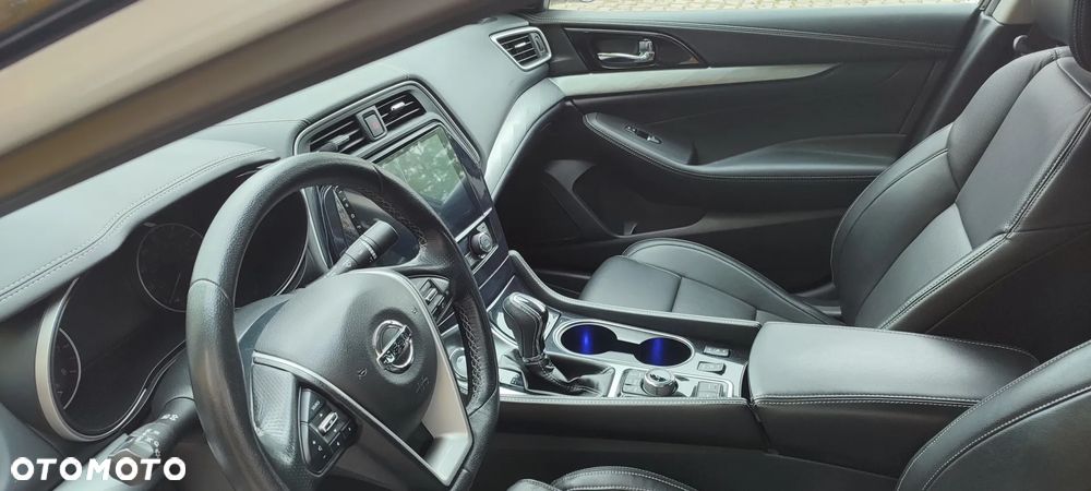 Nissan Maxima - 24