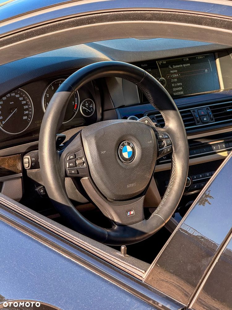 BMW Seria 5 550i xDrive - 9