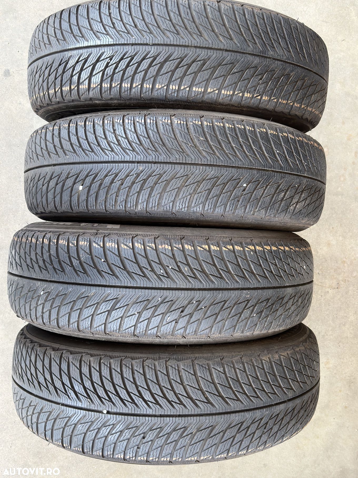 Vând 4 anvelope 215/65/17 michelin de iarnă ca noi - 1